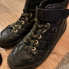 Several pairs of girl's shoes size 1