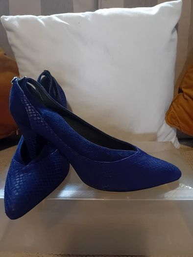 Ladies shoes
