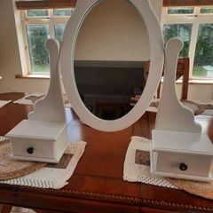 Vanity mirror with 2 jewellery boxes