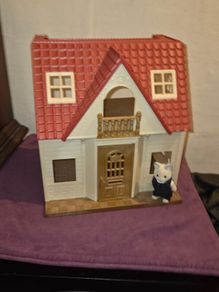 Sylvanian Families Red Roof Cosy Cottage