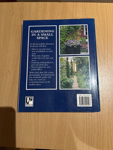 Gardening in a Small Space - Lance Hattatt