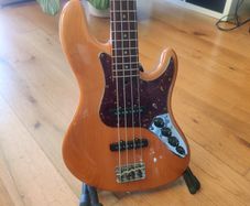 American Deluxe Jazz Bass