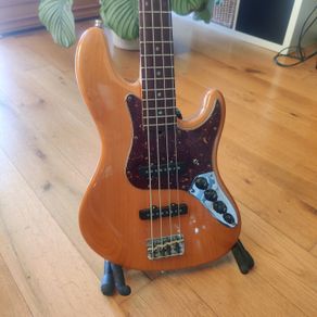 American Deluxe Jazz Bass