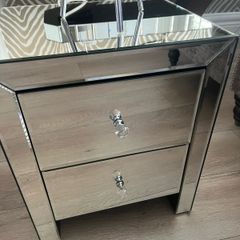 mirrored locker excellent condition can have the lamp free of charge