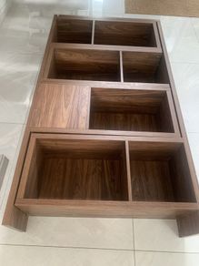 Expanding bookcase