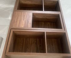 Expanding bookcase