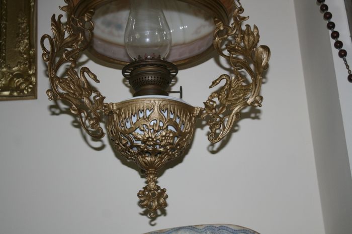 Antique Counter-Weighted  Parlor Oil Lamp