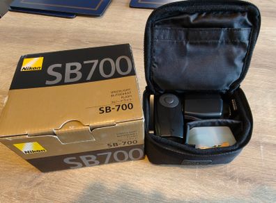 Nikon SB700 Speedlight (Flash)