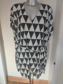 H&M top size L UK18/20 EU46/48 Postage included