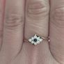 9ct gold cluster ring. Image 8