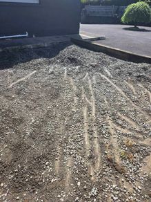pea gravel / pebbles