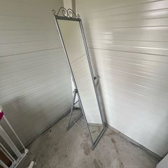 Mirror on stand