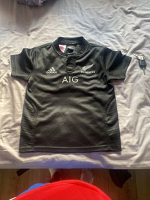 9-10 kids all blacks jersey