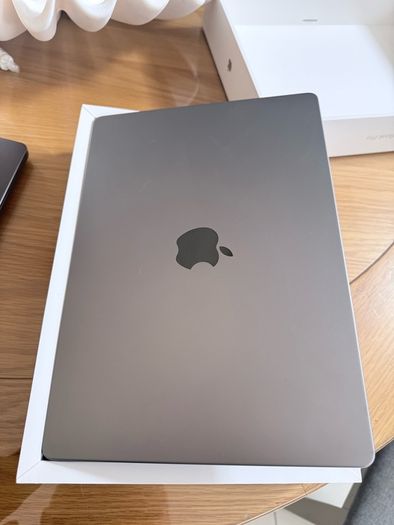 MacBook M1 Pro 14" 16gb ram 1tb storage