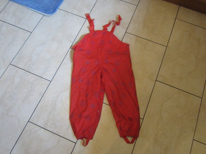snow suit / wetsuit....suit boy or girl....4-6