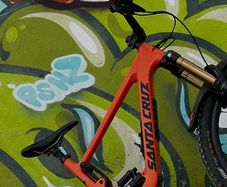 Santa Cruz Bronson v4  frame only