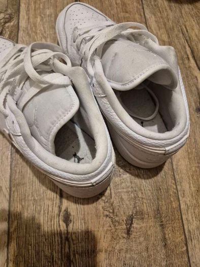 womens Nike air Jordans white