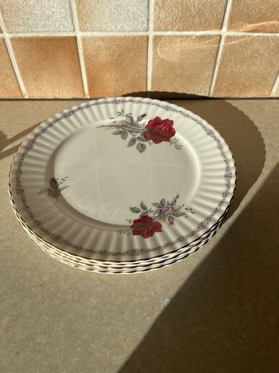 Vintage Royal Stafford "Roses to Remember " 4 Dinner plates & Large Gravy Jug & stand