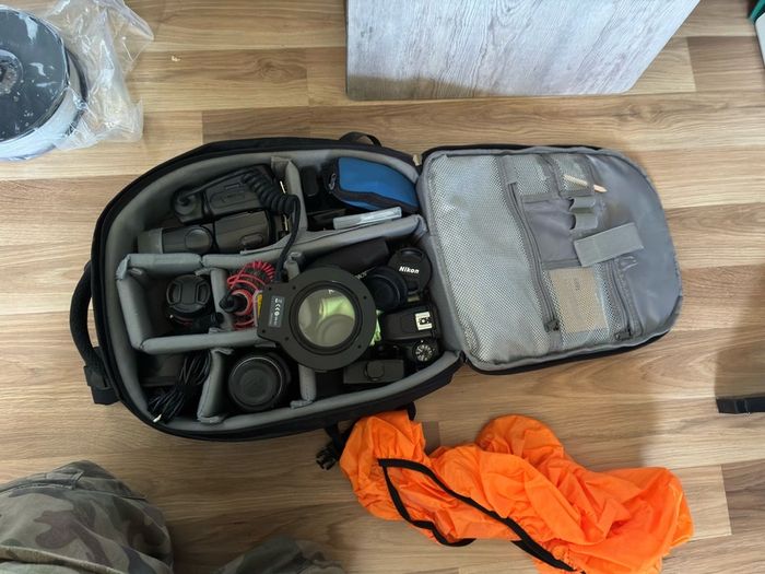 Nikon D7500 DSLR Photography Kit 3 Lenses Flashes Batteries, Filters, Bag and Studio Lights
