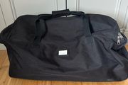 Large capacity black suitcase with wheels