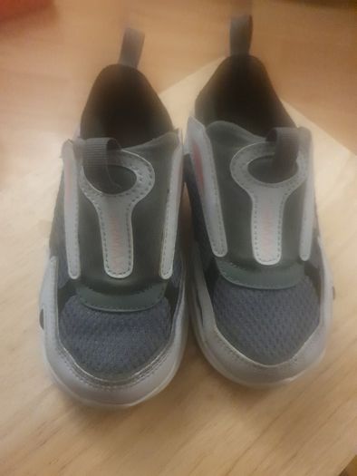 Kids NIKE Trainers/Girls AirMax Bolt Trainers Size: 7.5 UK .. 25 EU