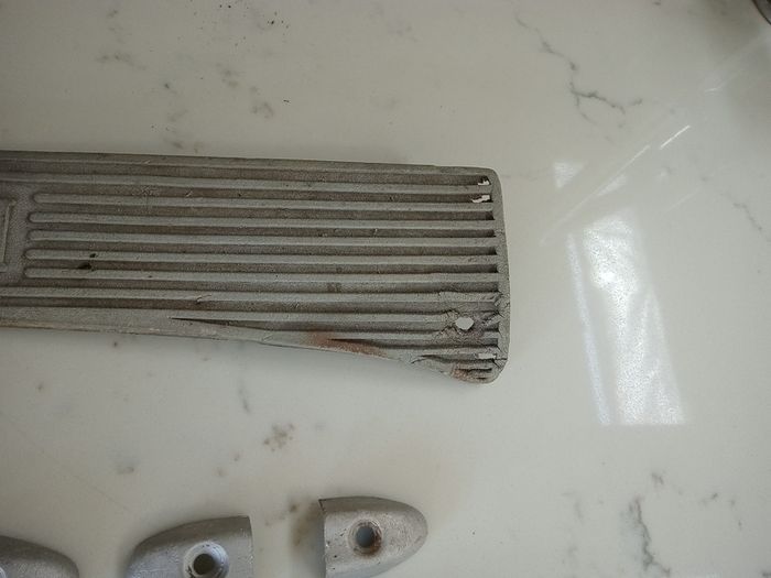 lambretta LD floorboard rubber mats, cap ends
