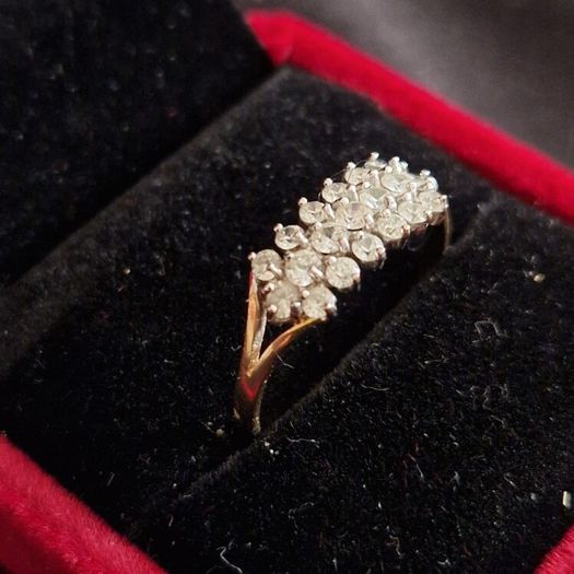 9ct gold cz ring