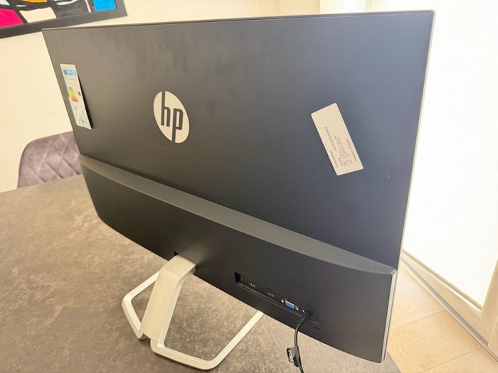 HP 32f Display. 31.55 inch