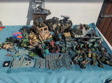 Large collection of toy Army soldiers and army vehicles