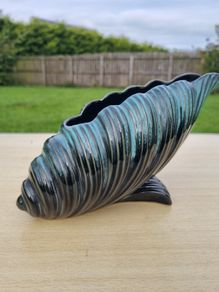 Classic Sylvac shell pottery mantle vase (mold number 399)