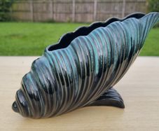 Classic Sylvac shell pottery mantle vase (mold number 399)