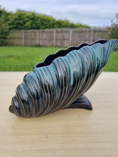 Classic Sylvac shell pottery mantle vase (mold number 399)