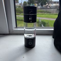 Hydrogen water bottle