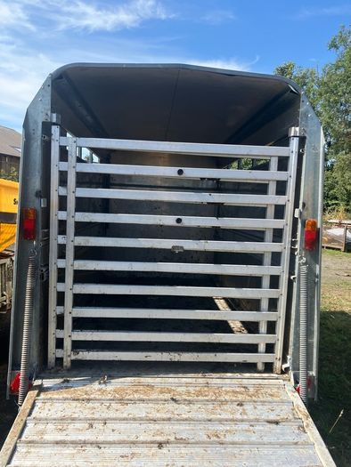 Cattle trailer