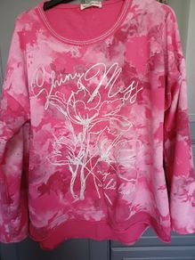 top/ sweatshirt