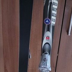 skis