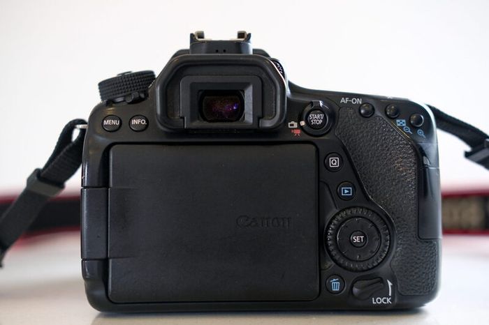 Canon EOS 80D + Sigma 18-250mm + 2 Batteries + 32GB Starter Kit