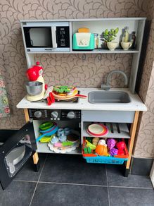 Play kitchen