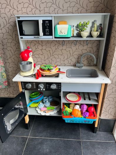 Play kitchen
