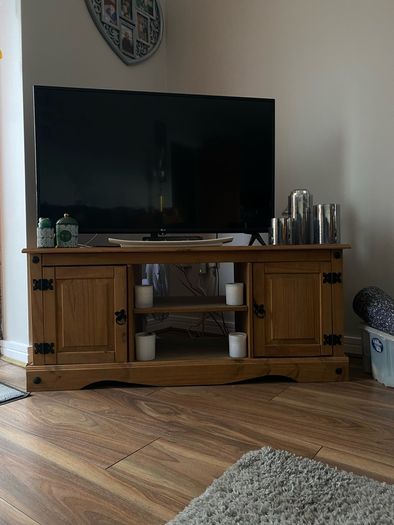 TV Caninet