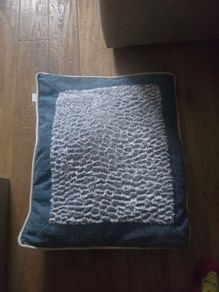 Small animal bed for a dog or cat