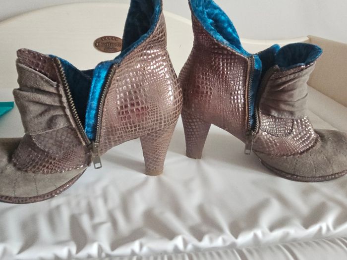 Rare Vintage Irregular Choice Bronze Brown Booties