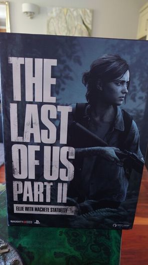 Dark Horse The Last of Us Part II Ellie Statue