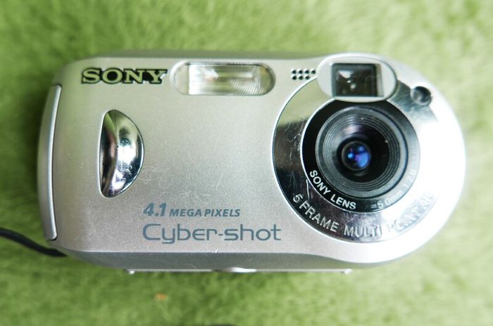 Sony Cyber-shot DSC-P43 4.1MP Digital Camera - Silver Tested