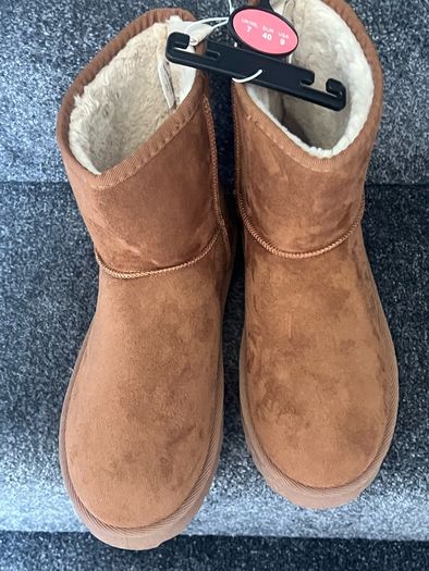 Ladies boots size 7