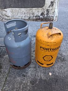 gas bottles (full)