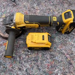 Dewalt 18V 5 inch grinder and two 5AH batteries
