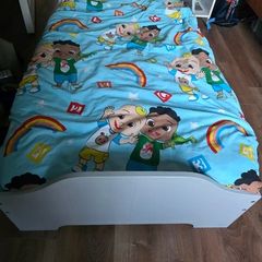 Toddler bed