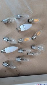 Light bulbs B15 and B22