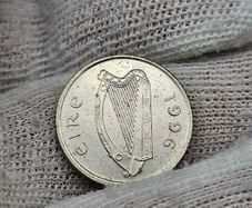 Ireland 1996 5p Mint Error Big Blob on the Leg